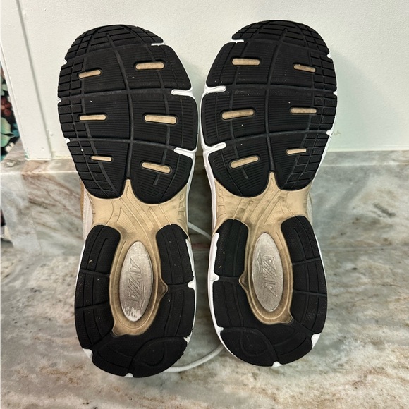 FINAL PRICE DROP Avia Women's Beige and White Sneakers - Picture 6 of 8